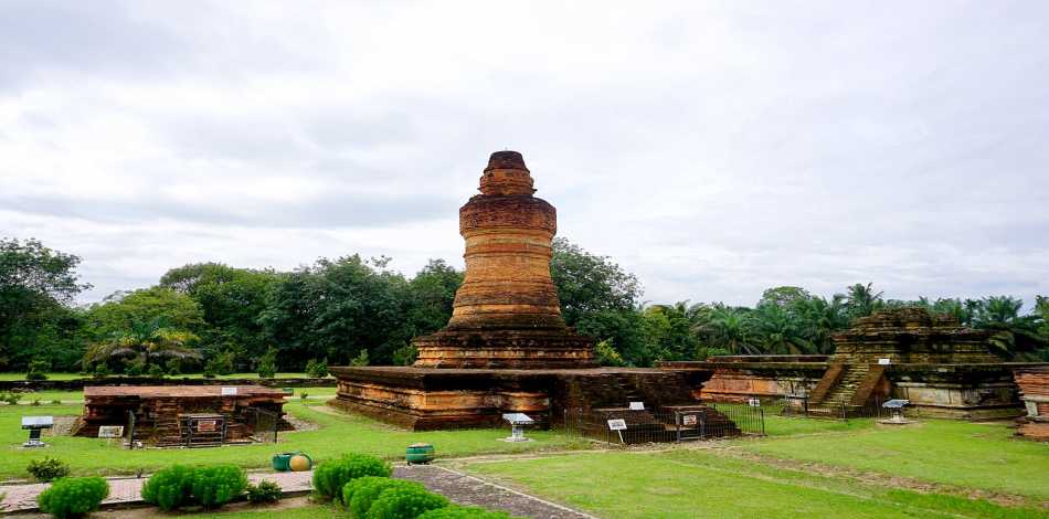 CANDI MUARA TAKUS