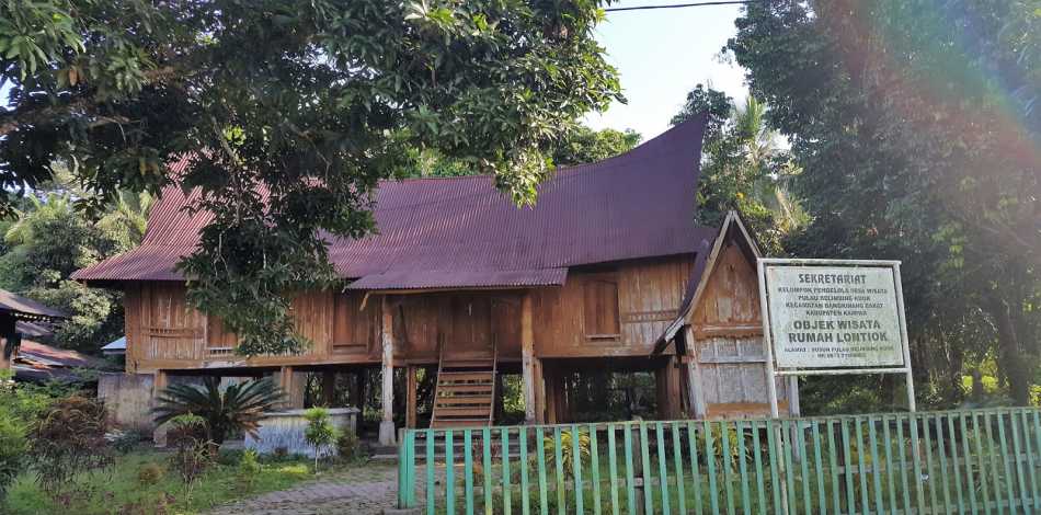 RUMAH LONTIOK