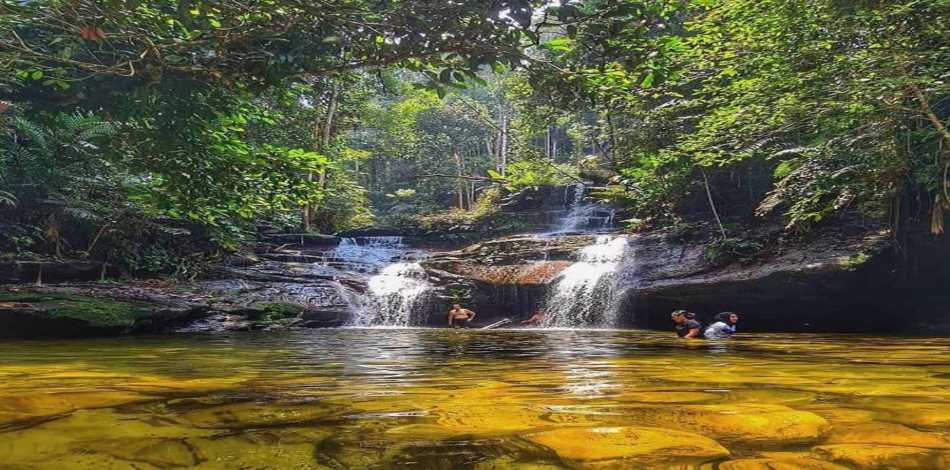AIR TERJUN PUTRI KAYANGAN