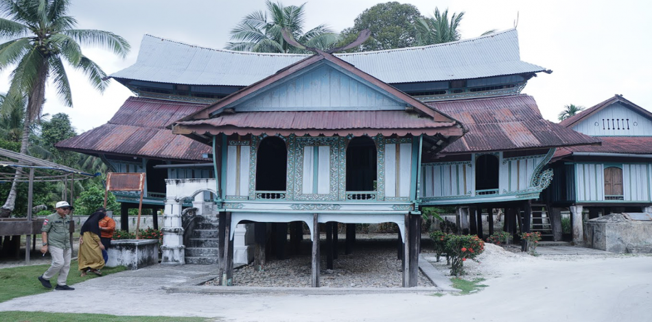 RUMAH ADAT KENEGERIAN BENDANG